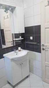 Et badeværelse på Apartment Sunset Mandre + 29 billeder