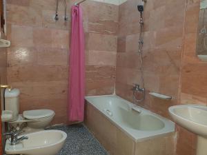 A bathroom at Nile Sunrise Flats Még 37 kép