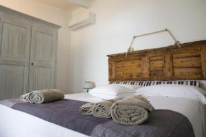 En eller flere senge i et værelse på Casa Vacanze De Vita - Amazing view on the coast - Suite with outdoor Jacuzzi