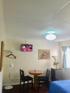 TV a/nebo společenská místnost v ubytování Harbour Vista Inn