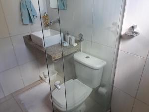 a white bathroom with a toilet and a shower at Casa Rústica em Gravatá in Gravatá +26 photos