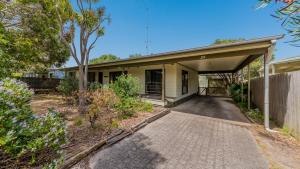 an empty driveway to a house with a garage at Driftwood On Anderson Free Wifi in Inverloch