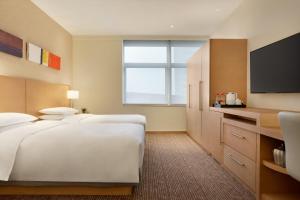 Postel nebo postele na pokoji v ubytování Hyatt Place Beijing Daxing