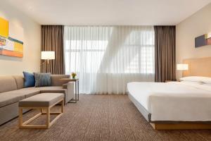 Postel nebo postele na pokoji v ubytování Hyatt Place Beijing Daxing