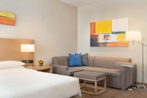 Postel nebo postele na pokoji v ubytování Hyatt Place Beijing Daxing