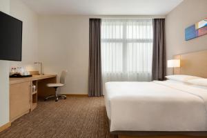 Postel nebo postele na pokoji v ubytování Hyatt Place Beijing Daxing