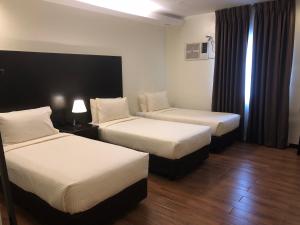 Postel nebo postele na pokoji v ubytování Piña Suites