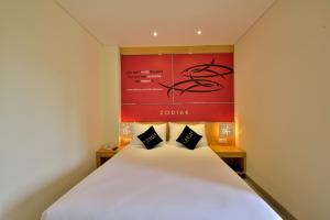 Cama o camas de una habitación en Zodiak Kebon Jati by KAGUM Hotels