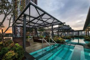 Kolam renang di atau dekat dengan Hid SOHO at KANVAS WiFi Netflix KLIA