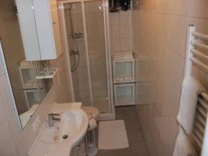 Koupelna v ubytování Appartementhaus Lercher + 37 fotografií