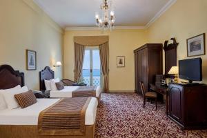 TV a/nebo společenská místnost v ubytování Steigenberger Cecil Hotel Alexandria