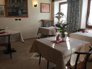 En restaurang eller annat matställe på Albergo Ristorante Leso