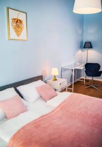 Posteľ alebo postele v izbe v ubytovaní Apartamenty Rakowicka WAWELOFTS