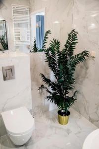 Kúpeľňa v ubytovaní Apartamenty Rakowicka WAWELOFTS