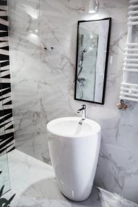 Kúpeľňa v ubytovaní Apartamenty Rakowicka WAWELOFTS