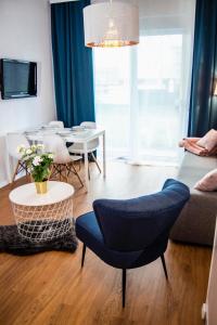 Televízia a/alebo spoločenská miestnosť v ubytovaní Apartamenty Rakowicka WAWELOFTS