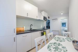 Kuchyňa alebo kuchynka v ubytovaní Apartament przy Bulwarze