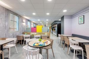 a restaurant with tables and chairs in a room at B&B HOTEL Lille Centre Grand Palais in Lille +53 photos