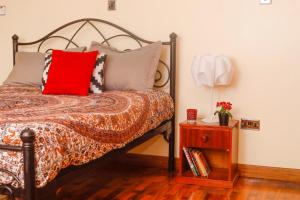 Postel nebo postele na pokoji v ubytování Sherry Homes - Kwetu