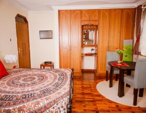 Postel nebo postele na pokoji v ubytování Sherry Homes - Kwetu