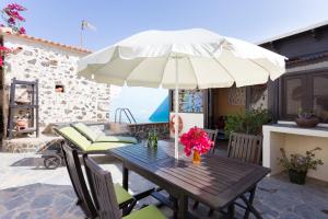 Patio alebo iná vonkajšia časť ubytovania Casa Rural Tile