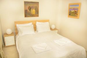 Posteľ alebo postele v izbe v ubytovaní Neighborly Nest - Apartment in the heart of Athens