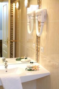 a bathroom with a sink and a mirror at Coq hôtel in Montreuil-sur-Mer