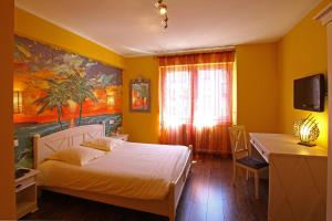 TV a/nebo společenská místnost v ubytování Hotel Champ Alsace