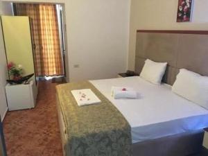 Letto o letti in una camera di Hotel Pishat e Buta