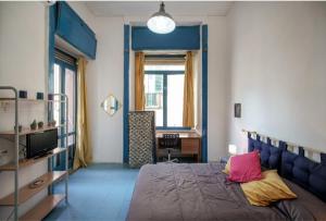 Cama o camas de una habitación en Appartamentino San Gregorio Armeno & Rooms