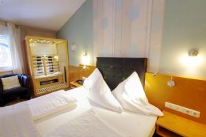Postel nebo postele na pokoji v ubytování Hotel Jakob