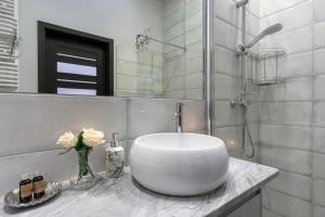 Kúpeľňa v ubytovaní Elite Apartments Tartaczna Deluxe + 7 fotografií