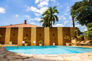 Bazén v ubytování Hotel Brisa Rio nebo v jeho okolí