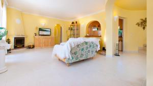 Łóżko lub łóżka w pokoju w obiekcie Villa BEL by Mallorca Villa Selection