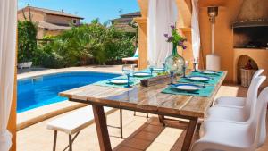 Basen w obiekcie Villa BEL by Mallorca Villa Selection lub w pobliżu