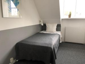 Rúm í herbergi á Tune Kursuscenter
