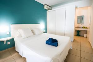Postel nebo postele na pokoji v ubytování Villa les Amandiers 8 chambres face à la mer! + 15 fotografií