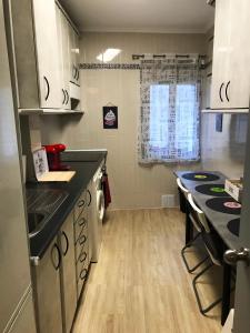 Kuchyňa alebo kuchynka v ubytovaní HabitaHost Colón