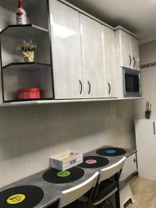 Kuchyňa alebo kuchynka v ubytovaní HabitaHost Colón