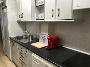 Kuchyňa alebo kuchynka v ubytovaní HabitaHost Colón