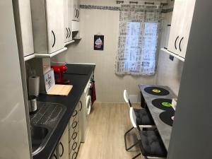Kuchyňa alebo kuchynka v ubytovaní HabitaHost Colón
