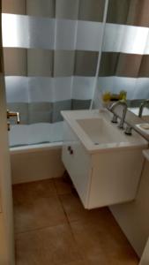 a bathroom with a sink and a bath tub at Plaza López in Rosario