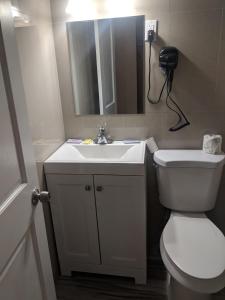 Ванна кімната в A-1 Budget Motel