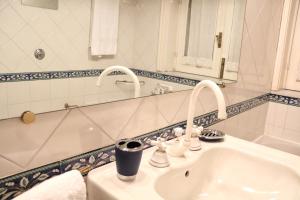 Ванна кімната в VILLA DEL MELOGRANO