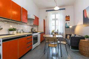 Virtuvė arba virtuvėlė apgyvendinimo įstaigoje Apartments Grebovka