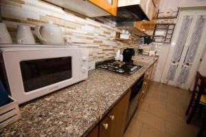 A kitchen or kitchenette at Hello Rose - Appartamento intero