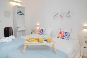 A bed or beds in a room at Villa Edoné Frontemare