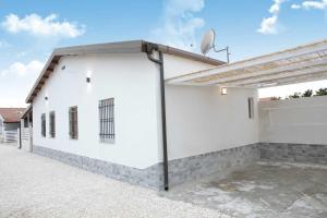 The building in which the holiday home is located