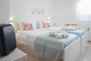 A bed or beds in a room at Villa Edoné Frontemare