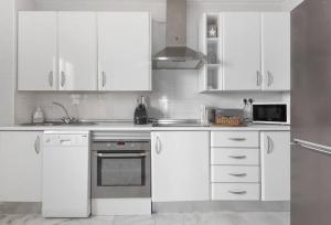 A kitchen or kitchenette at BeHouse Avenida